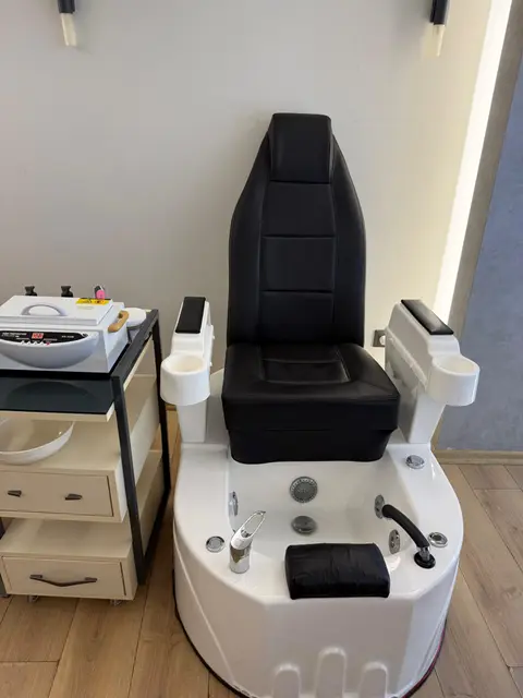 Dubai Hair Artist — pedicure chair